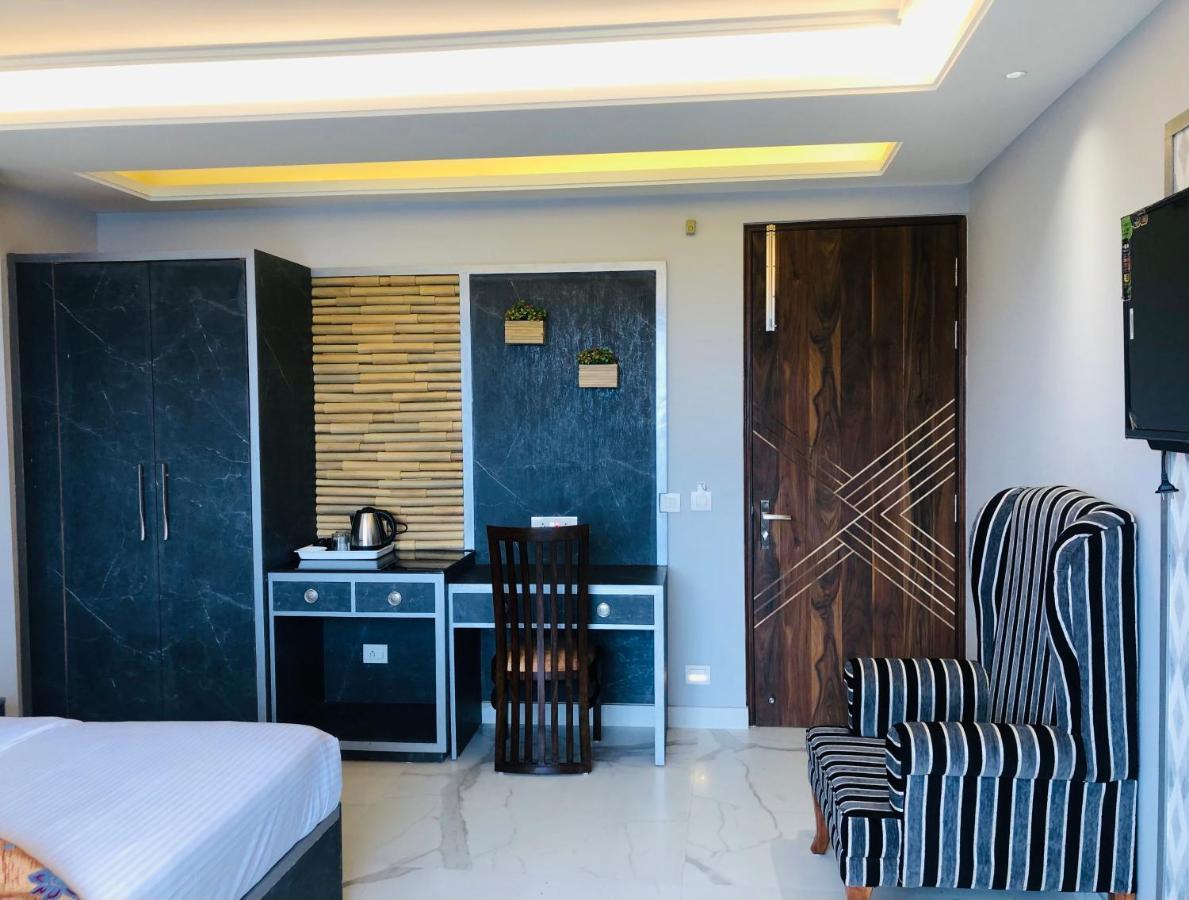 The Westberry 50Mtrs Offroading And 50 Mtrs Nature Path Bed & Breakfast Shimla Ngoại thất bức ảnh