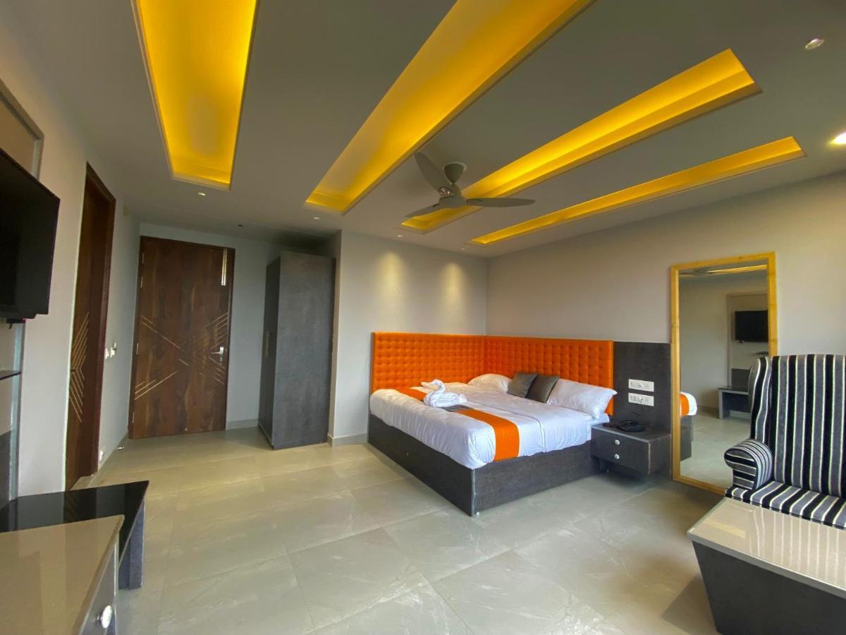 The Westberry 50Mtrs Offroading And 50 Mtrs Nature Path Bed & Breakfast Shimla Ngoại thất bức ảnh