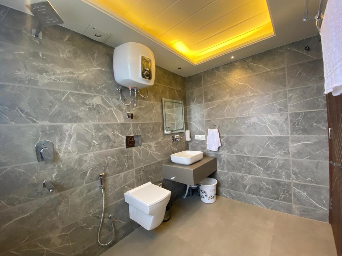 The Westberry 50Mtrs Offroading And 50 Mtrs Nature Path Bed & Breakfast Shimla Ngoại thất bức ảnh