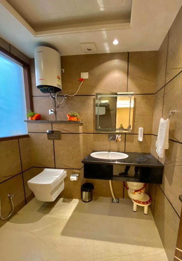 The Westberry 50Mtrs Offroading And 50 Mtrs Nature Path Bed & Breakfast Shimla Ngoại thất bức ảnh